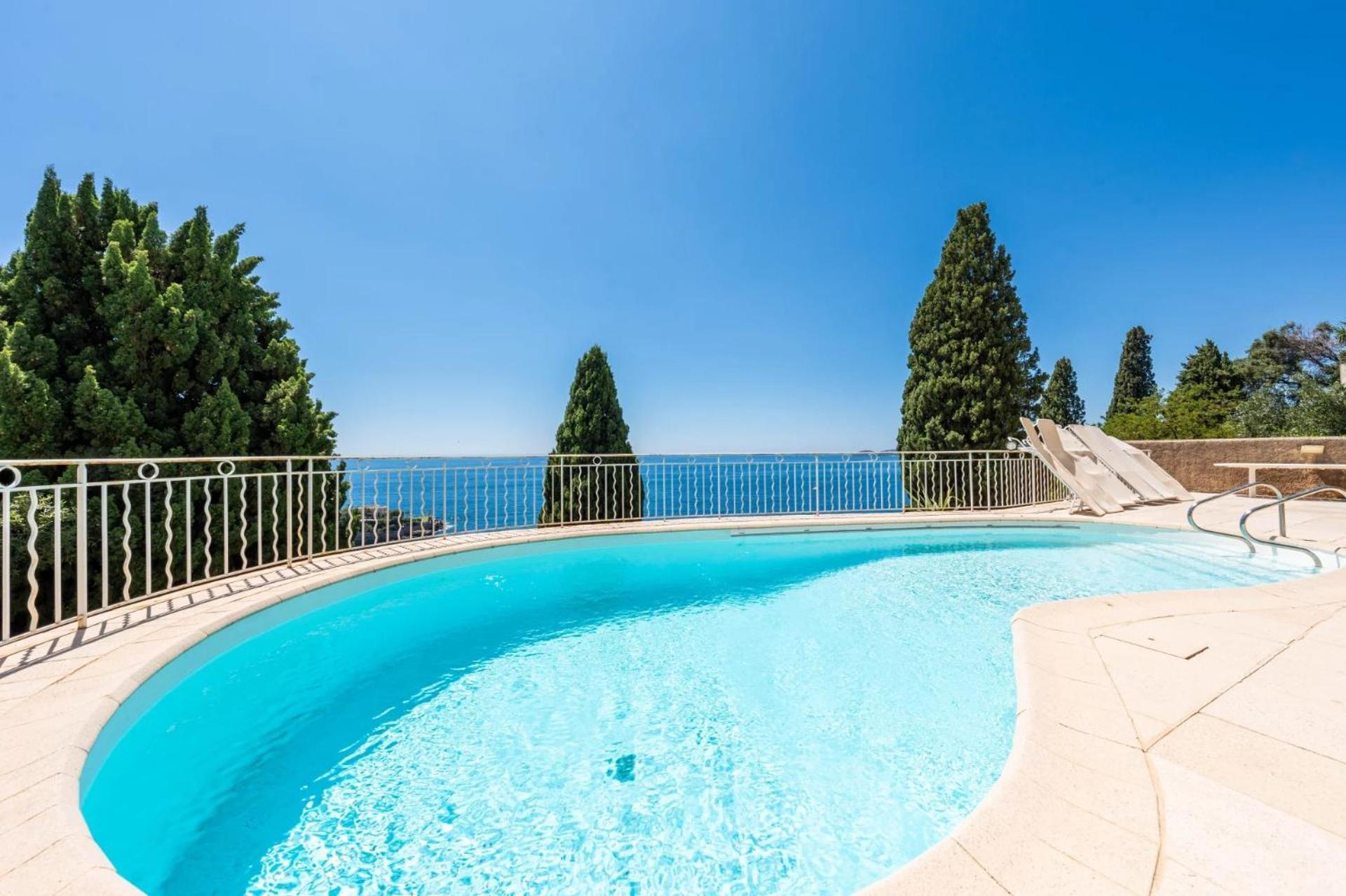 Full Sea View Near With Pool